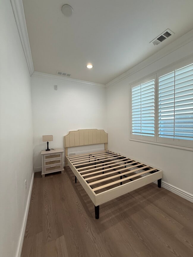 Foto del edificio - 16004 Cascade Dr