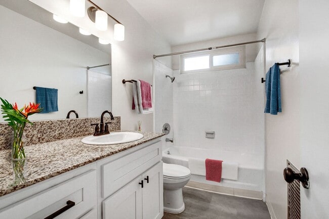 Building Photo - Valparaiso Apartments