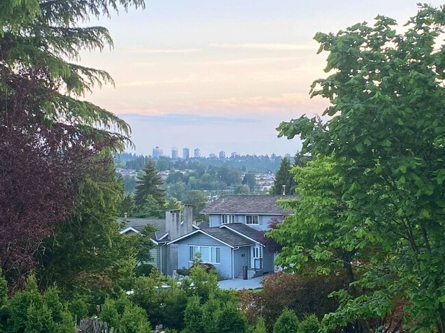 Building Photo - 2133 Sperling Av