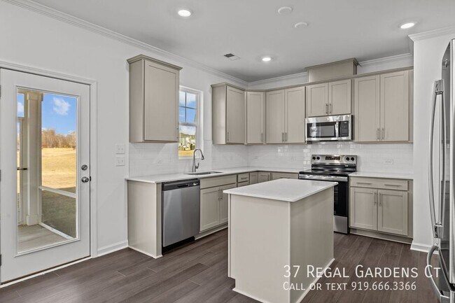 Foto del edificio - 37 Regal Gdns Ct