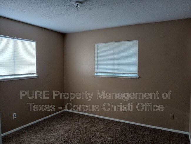 Building Photo - 421 Antares Dr