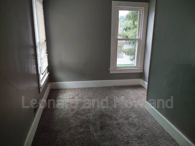 Foto del edificio - 2358 Hoge Ave