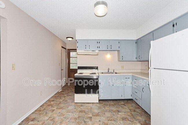 Building Photo - 701 Linwood Dr