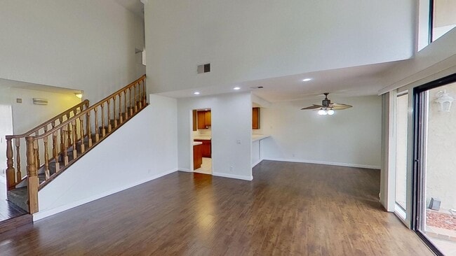 Building Photo - Must See 2 Bedroom 2.5 Bathroom Townhome L...