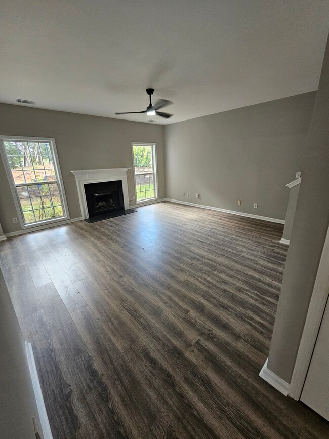 Foto del edificio - 714 Terrace Creek Dr