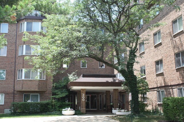 Foto principal - 300 S Roselle Rd