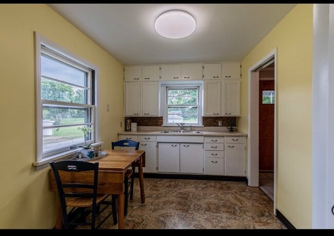 Building Photo - 130 S Adams St