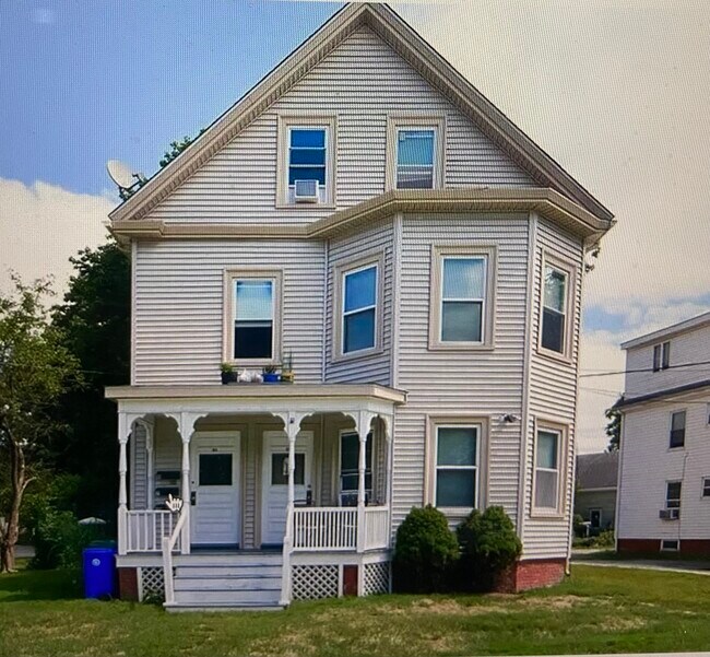 Delante a la derecha está el apartamento - 19 North Ave