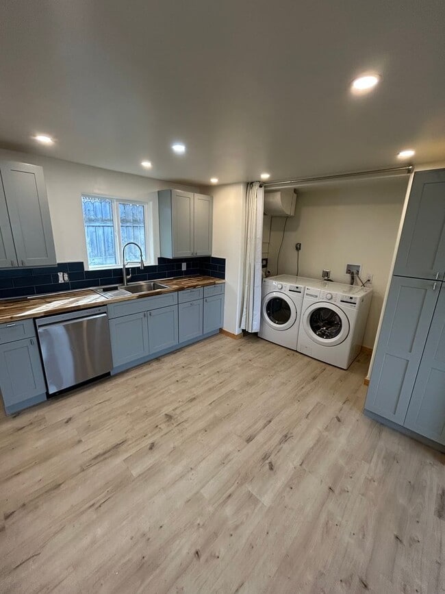 Building Photo - 156-166 A St W (CG)