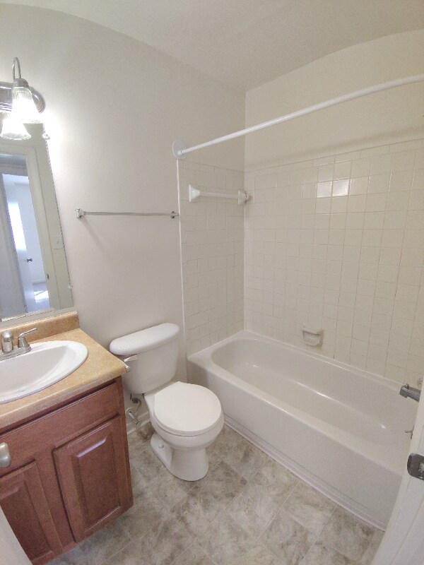 Foto del edificio - 600 Reusens Rd