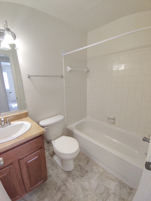 Foto del edificio - 600 Reusens Rd