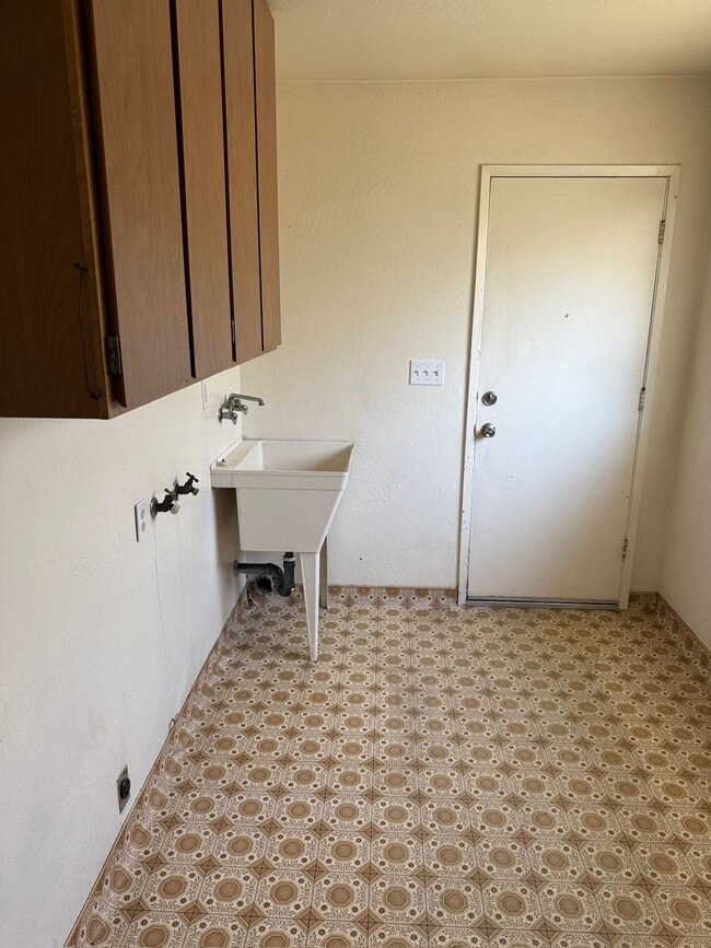 Foto del edificio - 4833 E Main St