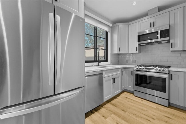 Photo - 1348 Burnside Ave Apartment
