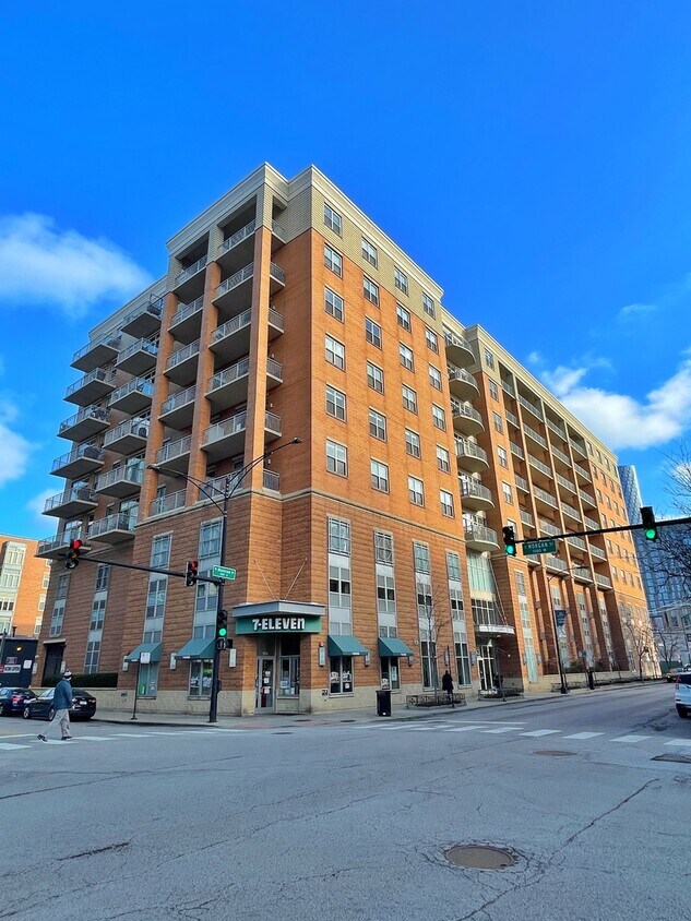 Primary Photo - 950 W Monroe St