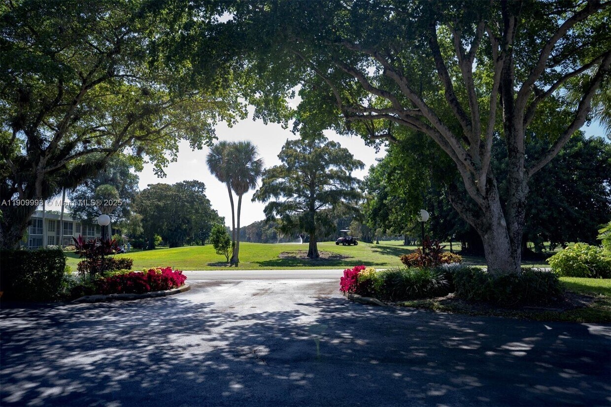 Foto principal - 4017 N Cypress Dr