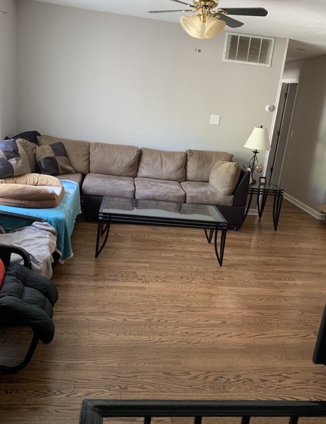 1379 Quaker Ln, Prospect Heights, IL 60070 Townhouse for Rent in Prospect Heights, IL