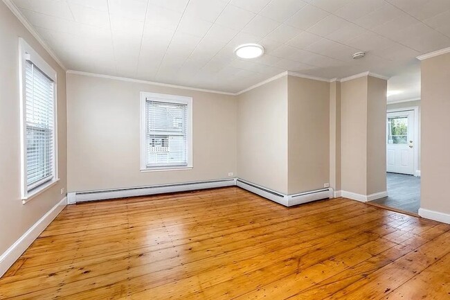 Building Photo - 31 Cabot St