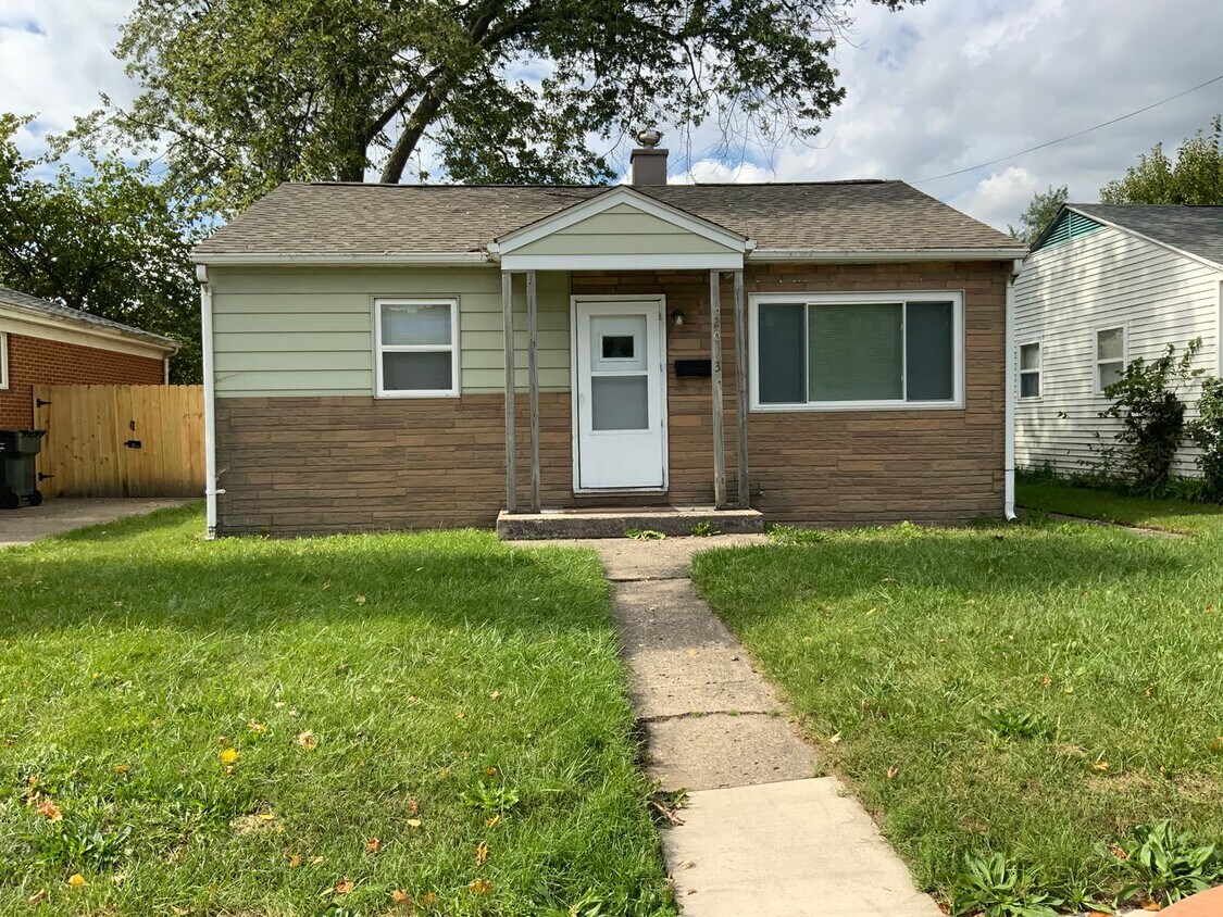 Primary Photo - 2013 S Olive St