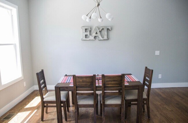 Foto del edificio - Three bedroom 2.5 bath East Nashville Home
