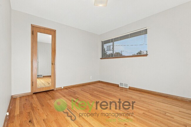 Foto del edificio - 6026 4th Ave NW