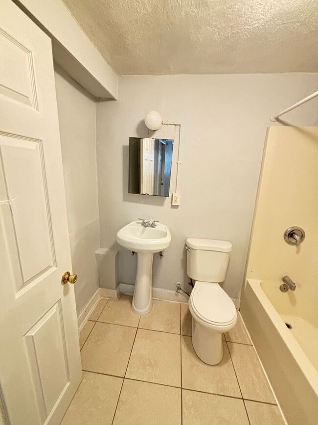 Foto del edificio - 384 Tilghman St