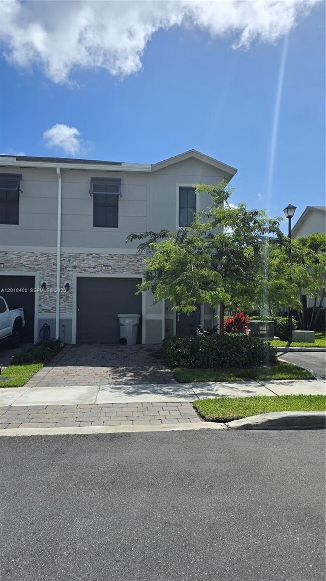 Building Photo - 844 NW 3rd Way