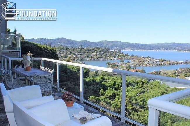 Building Photo - VIDEO Tiburon View Condo in excellent cond...