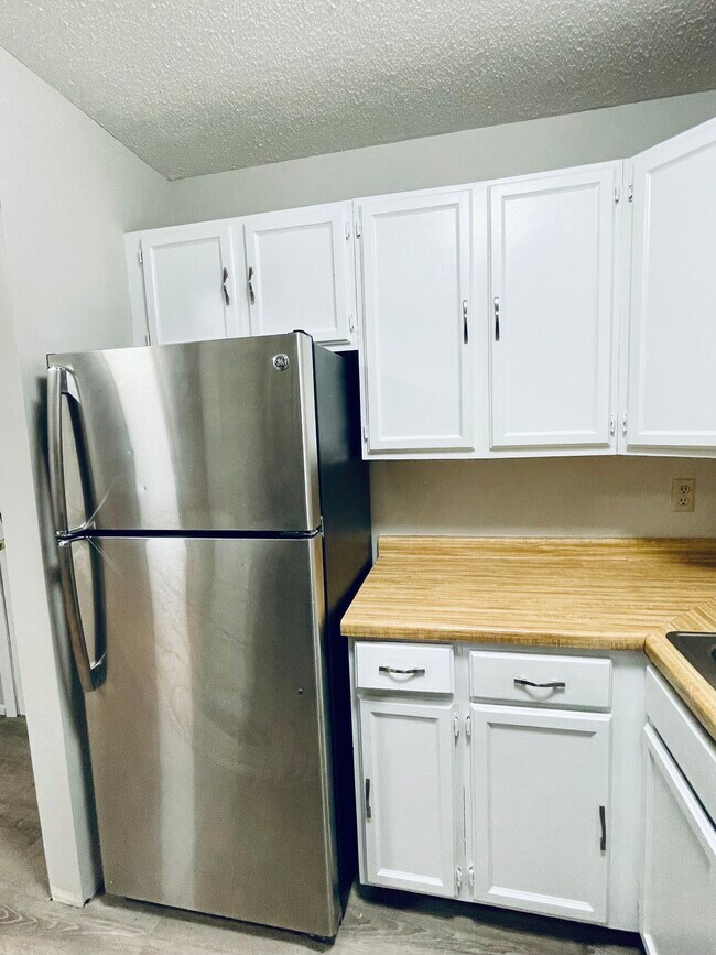 Building Photo - 7154 72nd Ln N