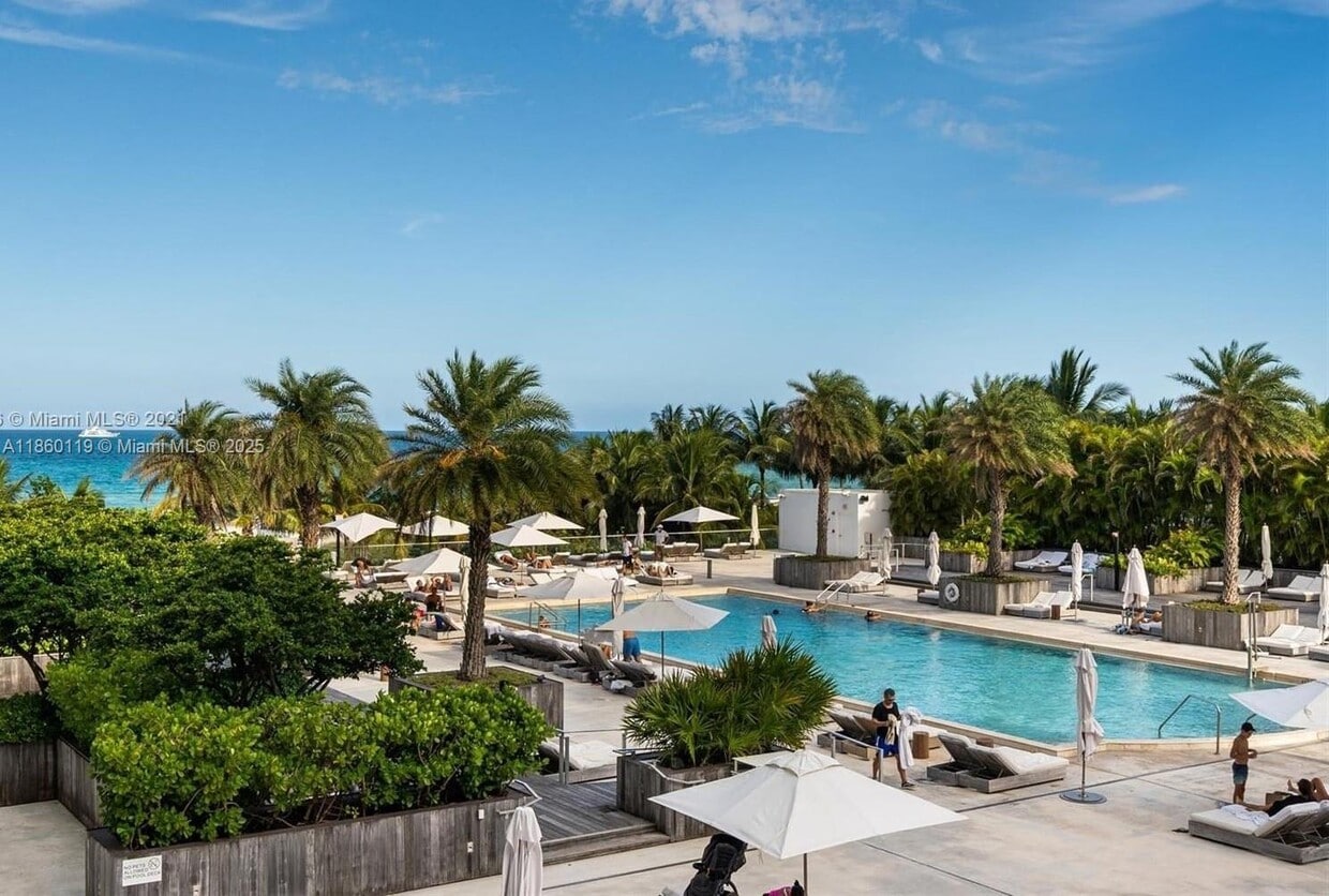 Foto principal - 2301 Collins Ave