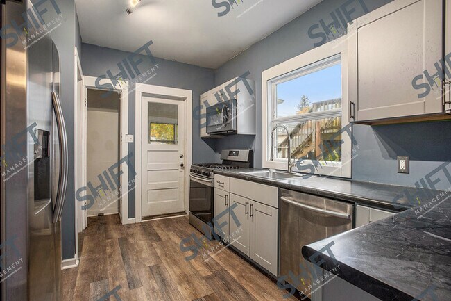 Foto del edificio - 1030 Pine - Spacious 5 bedroom