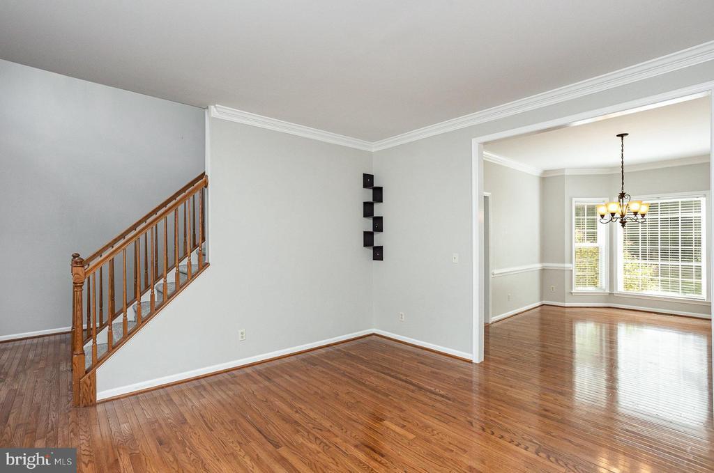 Primary Photo - 11 Pin Oak Ct