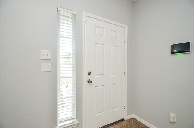 Building Photo - 10135 Mariposa Stream Ct