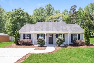 Building Photo - 438 Garland Dr