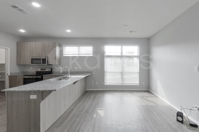Foto del edificio - 1518 S Razorback Rd