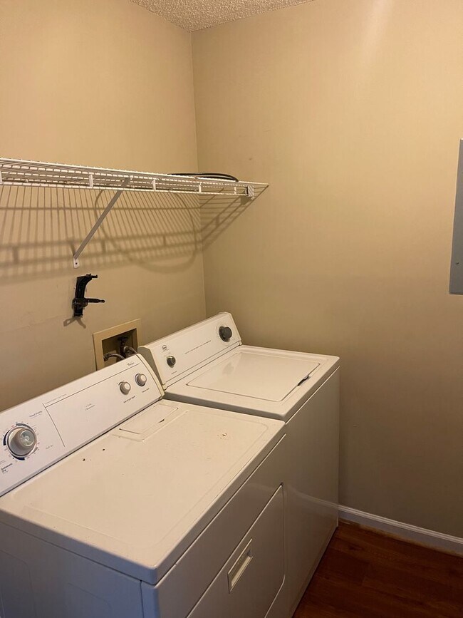 Foto del edificio - Northpointe 1074-1076