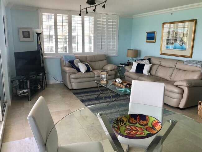 Foto del edificio - 6917 Collins Ave