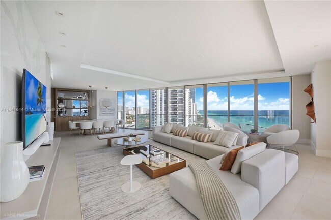 Foto del edificio - 18975 Collins Ave