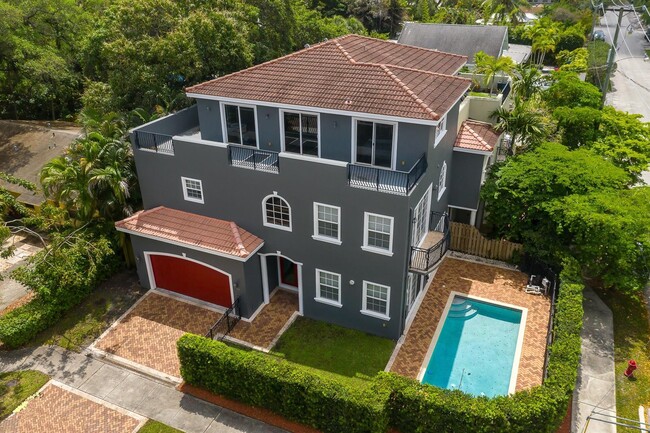 Building Photo - 486 SW 5th St