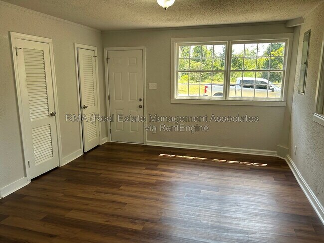 Foto del edificio - 1321 Drewery Ave