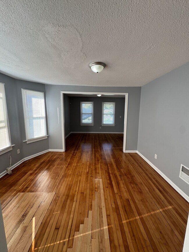 Foto del edificio - 23 Pond Lily Ave