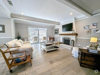 Building Photo - 1036 Heritage Vlg