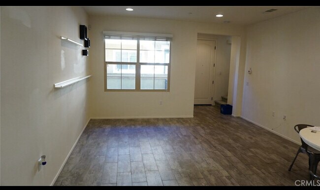 Building Photo - 544 S Casita St