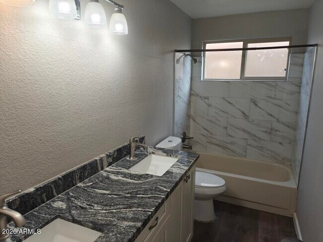 Foto del edificio - 4038 E Thistle Landing Dr