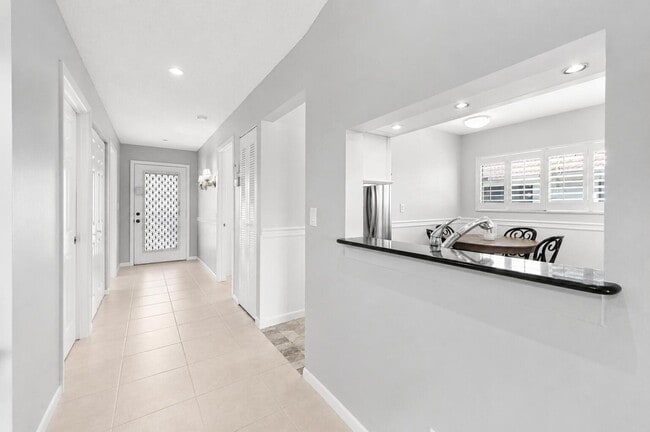Building Photo - 15234 Lakes of Delray Blvd
