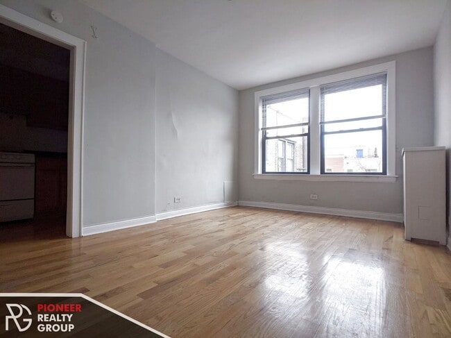 Building Photo - 739 W Belmont Ave