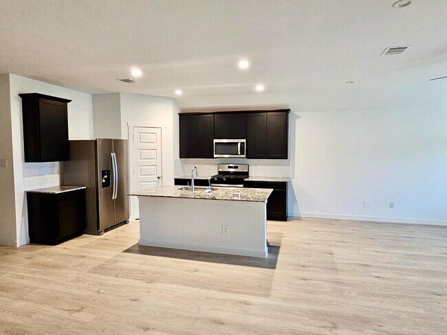 Foto del edificio - 4923 Edgewood Dr