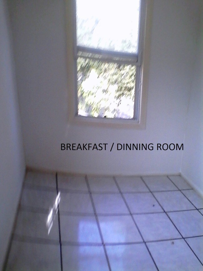 Building Photo - 583 N Mentor Ave