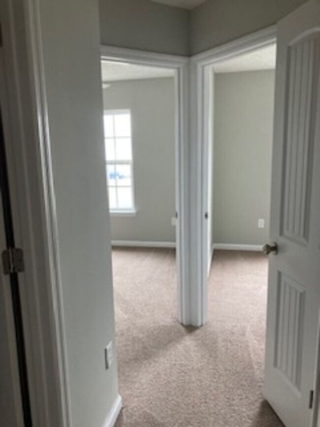 Foto del edificio - Charming 3 BR/2.5 bath  in a quiet, well-kept neighborhood. Convenient to schools, Tyndall AFB, s...