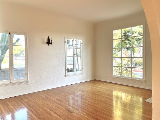 Photo - 3371 Tyburn St (Los Angeles, CA) House