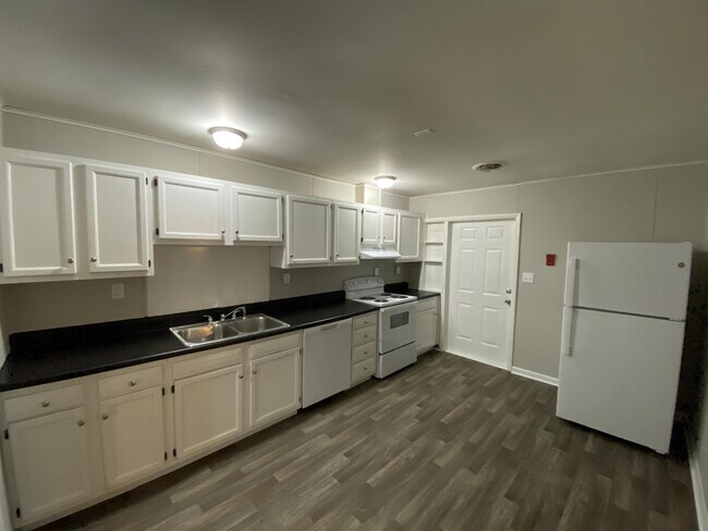 Building Photo - 5075 Lincoln Way E